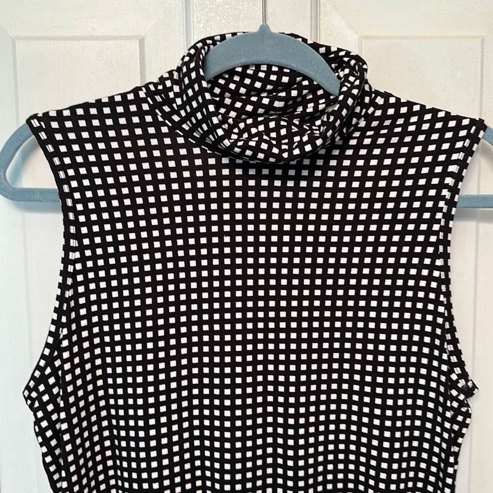 Tahari Black Checked Sleeveless Turtleneck Blouse Size Medium